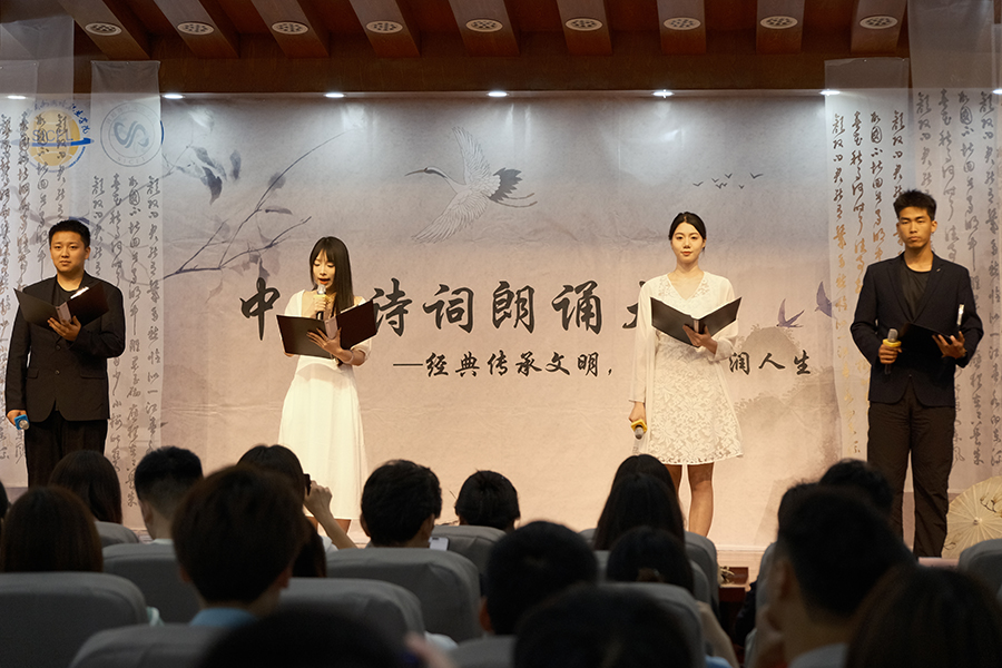 学校“中华诗词诵读大赛”决赛圆满落幕