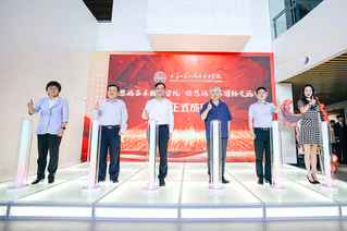 《解放日报》：徐悲鸿画展进校园...